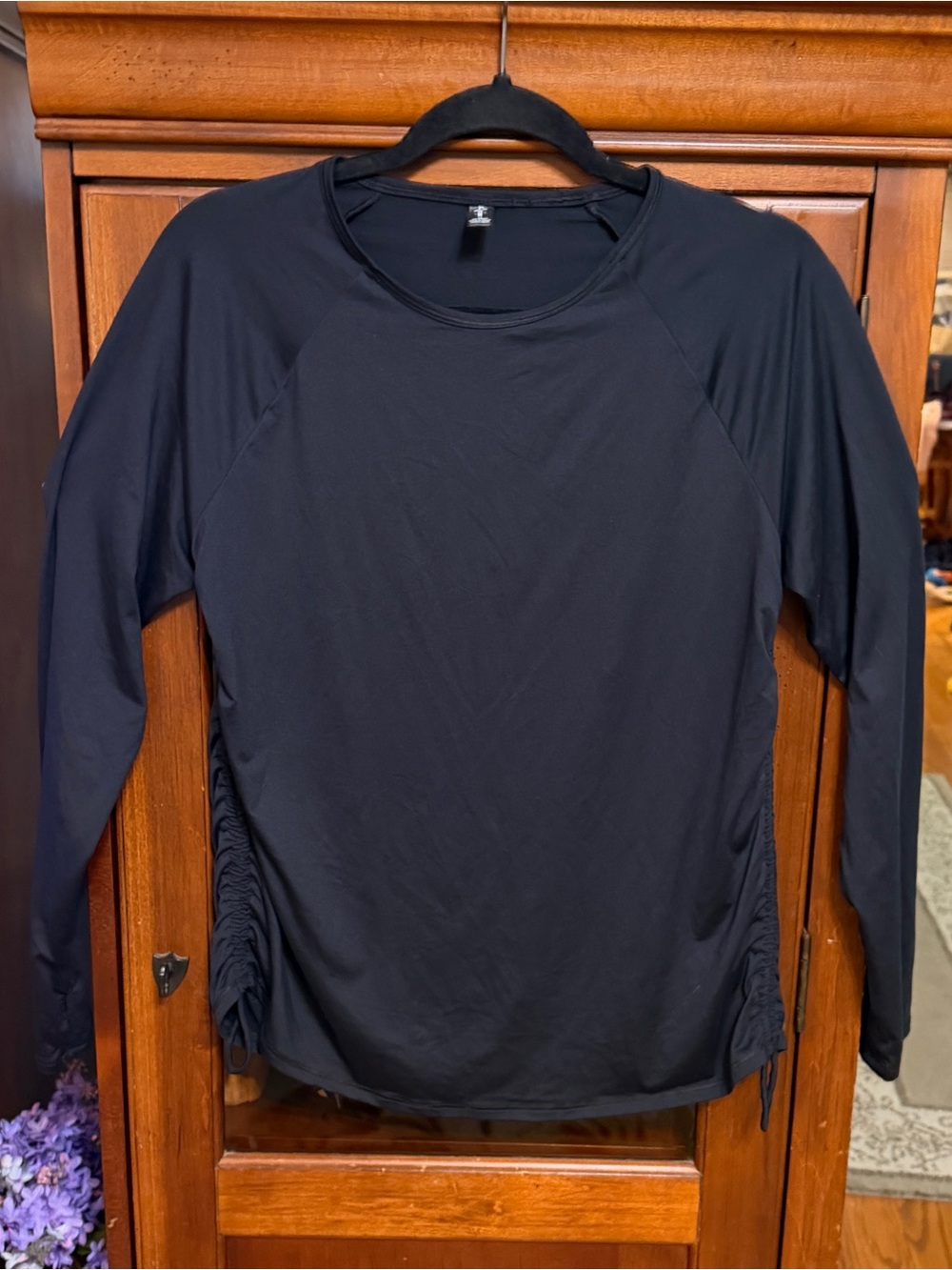 Under Armour Black Long-Sleeve Ruched Side Active Tee size Medium